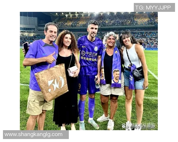 足球明星炫舞瞬间大揭秘精彩花絮视频带你领略不一样的球场魅力 足球明星炫舞瞬间大揭秘精彩花絮视频带你领略不一样的球场魅力