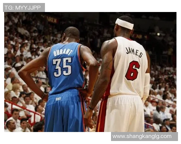 足球明星背影展现风采双肩背影图片带你领略他们的魅力与坚持 足球明星背影展现风采双肩背影图片带你领略他们的魅力与坚持